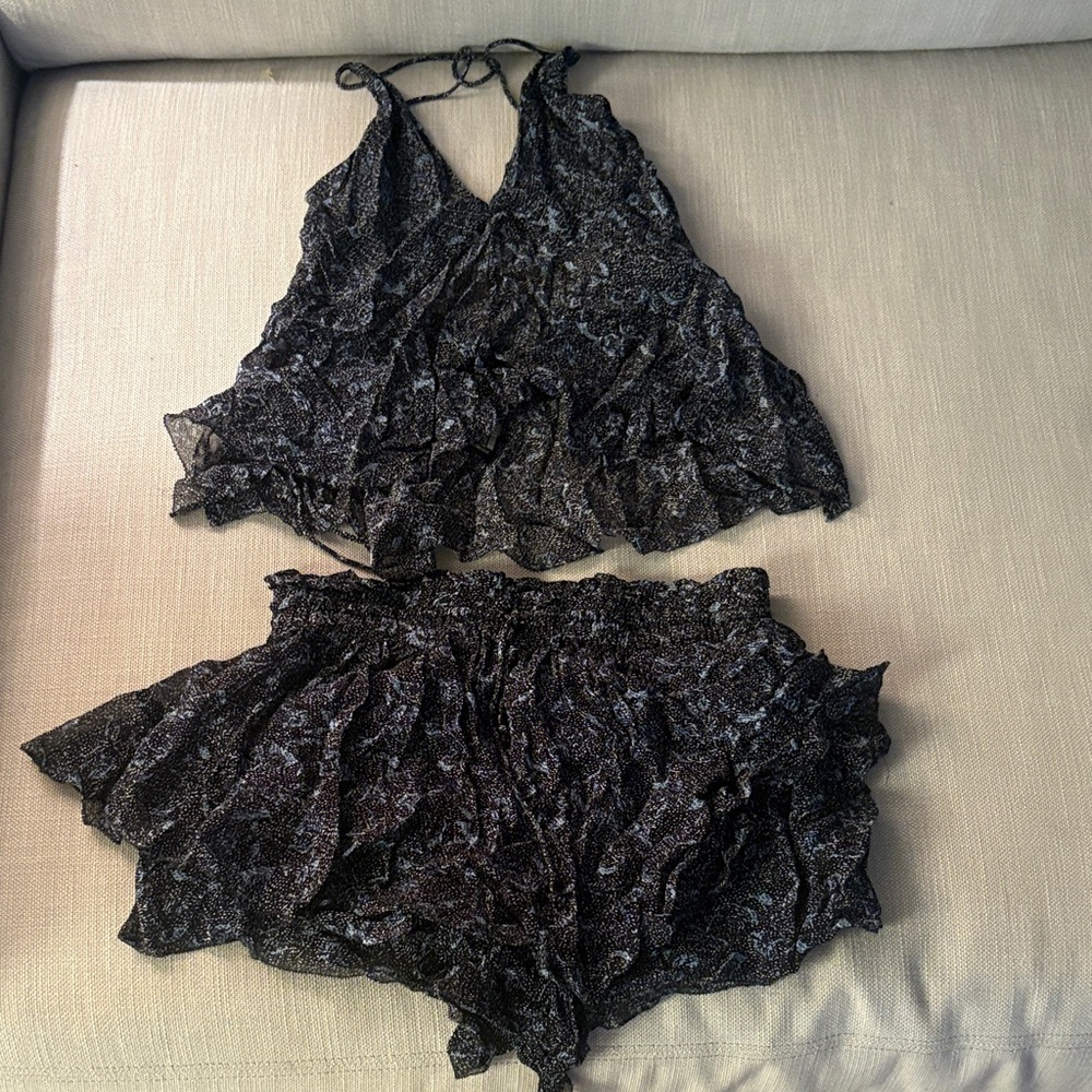 Zara set - great as a fun cover up! XS